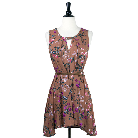 EDEN SOCIETY Sleeveless Floral Cutout Flowy Tunic - Picture 2 of 4
